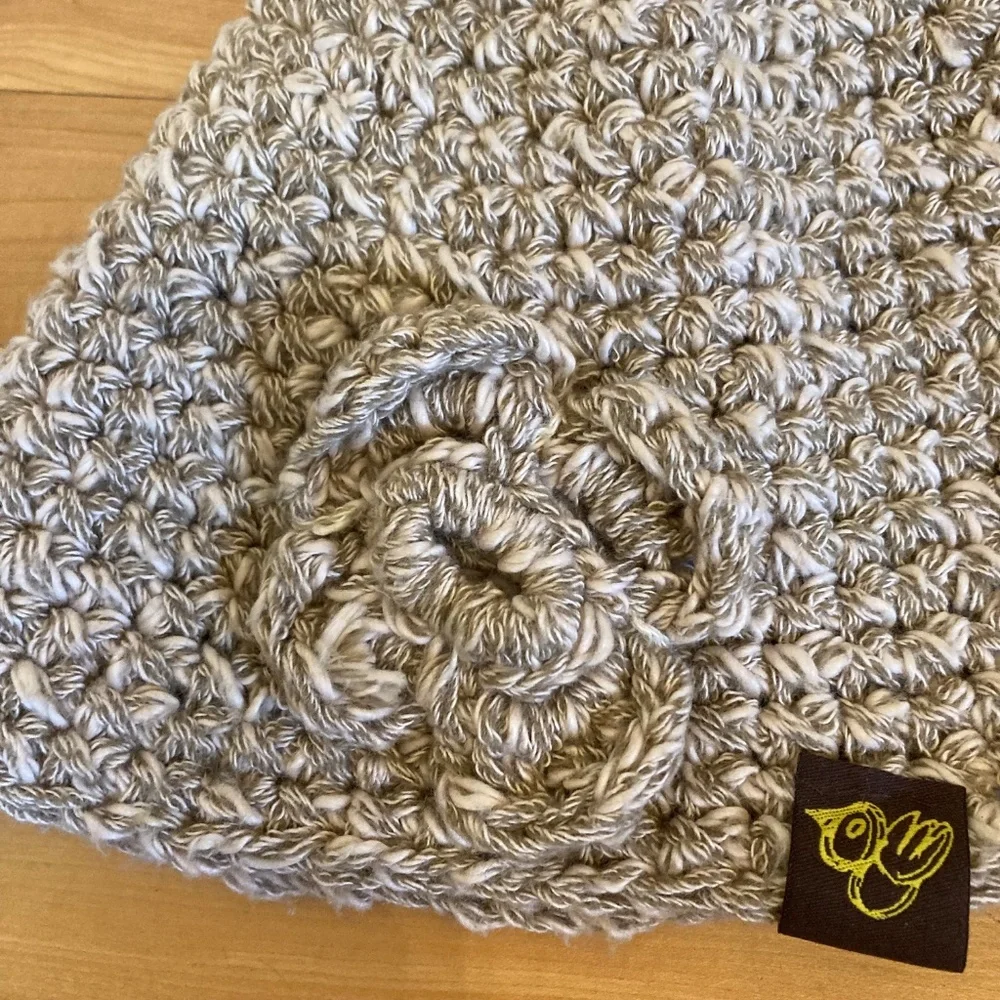 NWOT Women's Knit Winter Hat Beanie Cream Beige Hand Made with Rosette Poyen